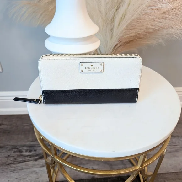 Kate Spade White and Black Wallet - Picture 1 of 7